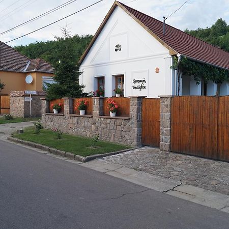 Cseresznyes Vendeghaz Szomolya Exterior photo